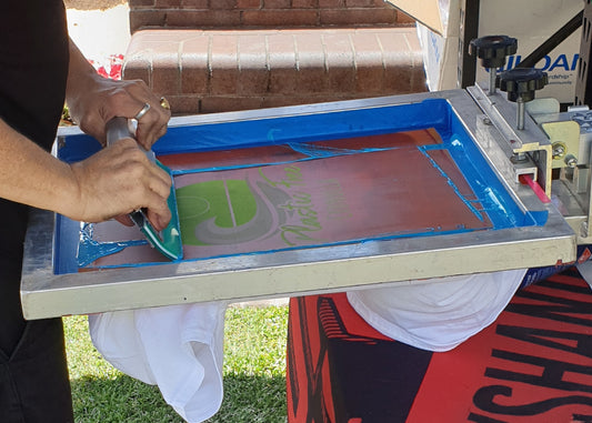 What are the differences between DTF printing and Screen Printing?